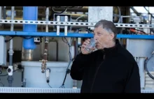 Bill Gates promuje picie wody z gówna