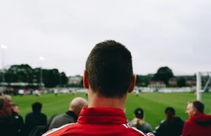 Pobili i upokorzyli nastolatka, bo kibicował innej drużynie