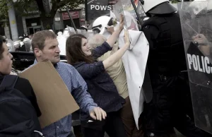 Zabawa dzieckiem w politykę. Zatrzymana córka radnej PiS - czyli równi i...