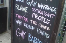 Tabliczka w nowojorskim barze po zalegalizowaniu małżeństw homoseksualnych...