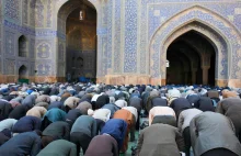 SZOKUJĄCE! Zobacz o co się modlą muzułmanie każdego dnia?
