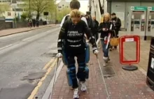 Sparaliżowana kobieta w bionicznym kombinezonie i maraton w Londynie (ang)