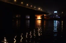 Płonie most Łazienkowski. "Pożar przesuwa się w kierunku centrum"