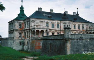 Zamek w Podhorcach - w Polsce zapomniany, na Ukrainie popada w ruinę.