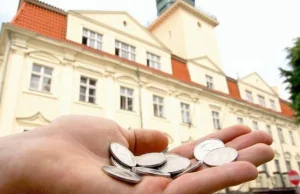 Rozdają sobie na górze. Rozdają i na dole. Wysokie premie w samorządach