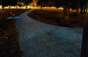 Świecące chodniki w parku w Cambridge [ENG]