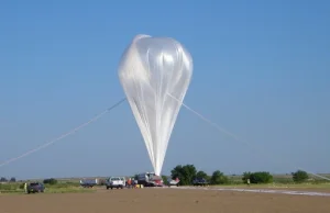 Balon NASA wielkości BOISKA FUTBOLOWEGO