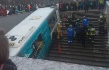 Autobus wpadł do przejścia podziemnego w Moskwie. Są ofiary śmiertelne