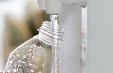 Nigdy nie pij wody z ponownie napełnionej plastikowej butelki