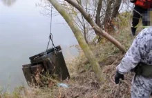 Bankomat wyłowiony z rzeki. Wcześniej zniknął ze sklepu.