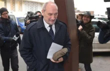 Antoni Macierewicz trolluje dziennikarza tvnu xD