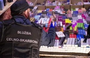 Nielegalny handel w Wólce Kosowskiej trwa. Sprzedawcy pojawiają się po zmroku XD