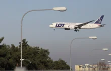 Dreamliner LOTu nad Bydgoszczą. WIDEO