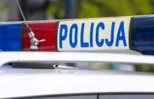Rodzinna tragedia koło Ełku. Policja znalazła siekierę i zatrzymała 60-latka