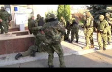 Bojówkarze i milicjanci zajmują budynek Odeskich Zakładów Petrochemicznych