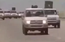 Apache eskortujący 200 ciężarówek z ISIS. Tak z ISIS walczy USA.