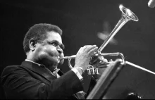 Incredible Photos Showing Dizzy Gillespie's Extraordinary Cheeks Inflating...