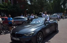  W parafii św. Krzysztofa biskup święcił auta z czarnego BMW cabrio 