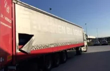 Imigranci wyrzucali ładunek z jadącej ciężarówki