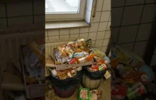 Syryjski uchodźca niezadowolony, że w Niemczech nie posprzątano po nim śmieci