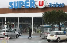 Francja: Trzy ładunki wybuchowe w supermarkecie w Trebes