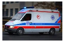 Karetka z pijanym kierowcą uderzyła w auto w Pruszkowie
