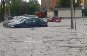 Potężne gradobicie sparaliżowało miasto! Grad jak piłeczki do ping-ponga