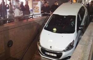 Francja: Kobieta wjechała autem do metra. Pomyliła z parkingiem