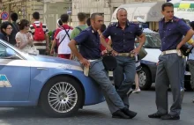 Imigranci udawali włoskich policjantów. Okradali turystów z kosztowności