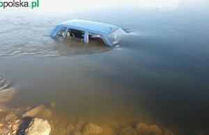 Łowienie ryb zakończyło się zatopieniem samochodu w Wiśle / Aktualne...