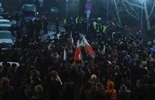 Tuż przed godz. 3. w nocy premier Szydło i prezes PiS opuścili Sejm....