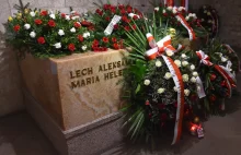Marta Kaczyńska i Andrzej Duda złożyli kwiaty na grobie pary prezydenckiej