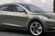 Tesla obniża cenę modelu X