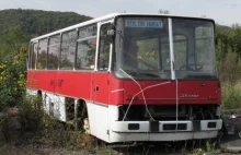 Zamień stary autobus w stanowisko pracy.