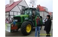 Rolnik objechał Polskę traktorem.