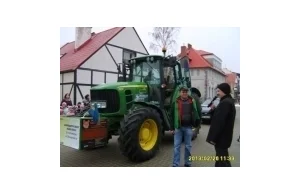 Rolnik objechał Polskę traktorem.