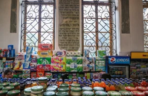 Inowłódz – dawna synagoga a dziś sklep