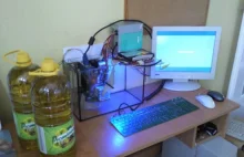 Komputer w oleju jadalnym.