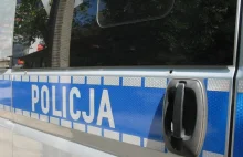 Burdy pseudokibiców w Tychach. Zaatakowali policjanta, podpalili flagi