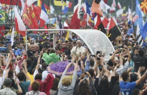 Polska młodzież najczęściej deklaruje związek z religią w Europie