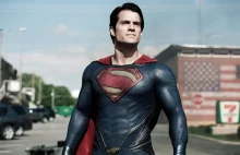 Superman ratuje żółwia :) Obejrzyj filmik z Henrym Cavillem!