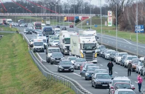 Chciał odpocząć na poboczu autostrady. Na miejscu pojawiły się wozy strażackie