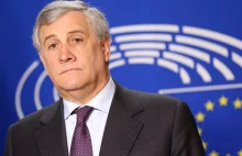 "Obowiązkowa solidarność". Tajani zgłasza pomysł jak rozwiązać impas migracyjny.
