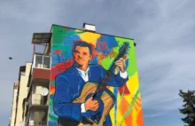 Zenon Martyniuk w słonecznikach: w Białymstoku odsłonięto mural króla disco polo