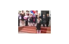 [Rosja] Bansujący dzieciak na występie