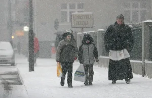 Ksiądz z Podkarpacia zszokował wiernych. Muszą chodzić po sąsiadach i...