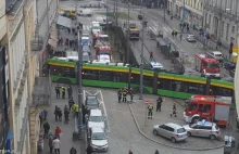 Poznań: tramwaj wypadł z torów i uderzył w budynek!