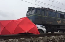 Dolny Śląsk: pociąg uderzył w radiowóz. Zginął policjant