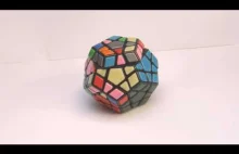Samoukładająca się kostka Rubika. Animacja poklatkowa z 945 zdjęć