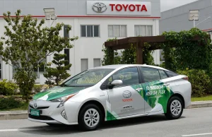 Toyota opracowała samochód hybrydowy napędzany alkoholem